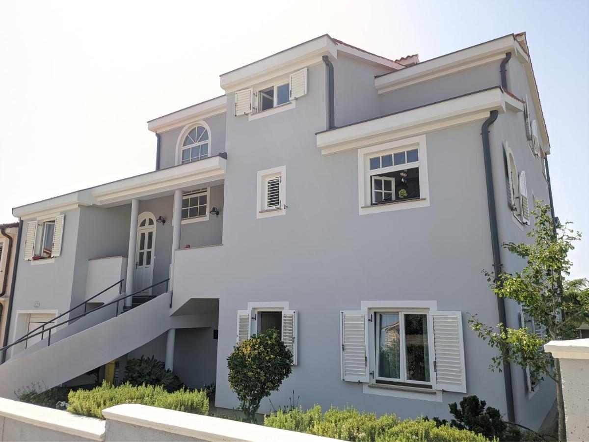 Villa Triton Vinkuran Exterior photo
